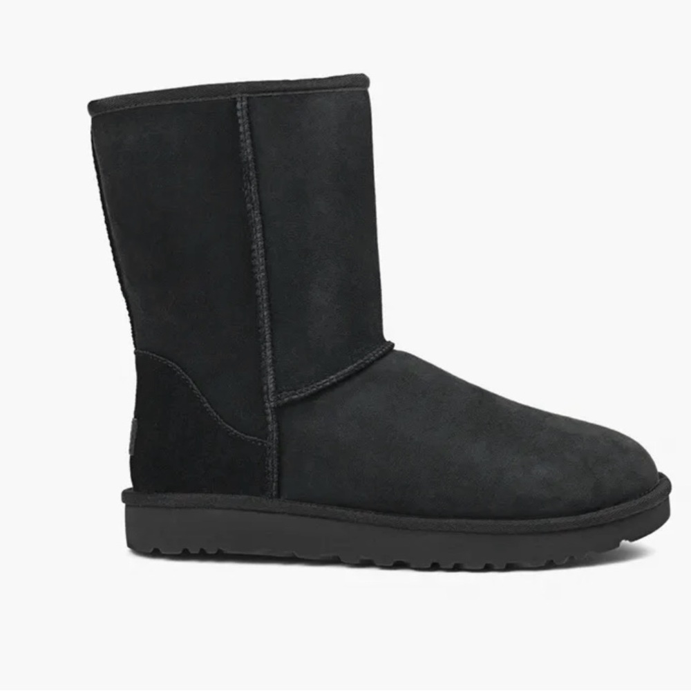 UGG Women’s Classic Short II Black Boot 6 Brand New!